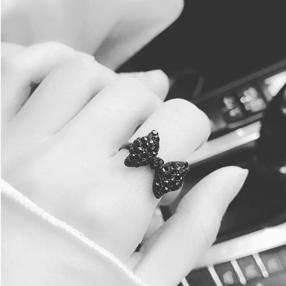 NWOT Black crystal rhinestone bow ring - Picture 7 of 8